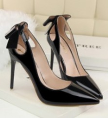 Butterfly-knot Stilleto Pumps